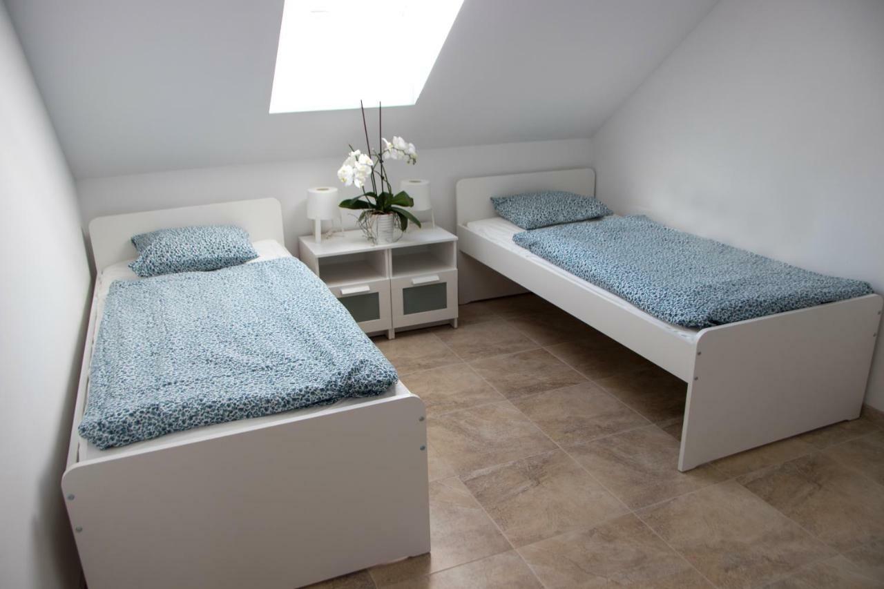 Apartman U Fuxu Zleby Luaran gambar